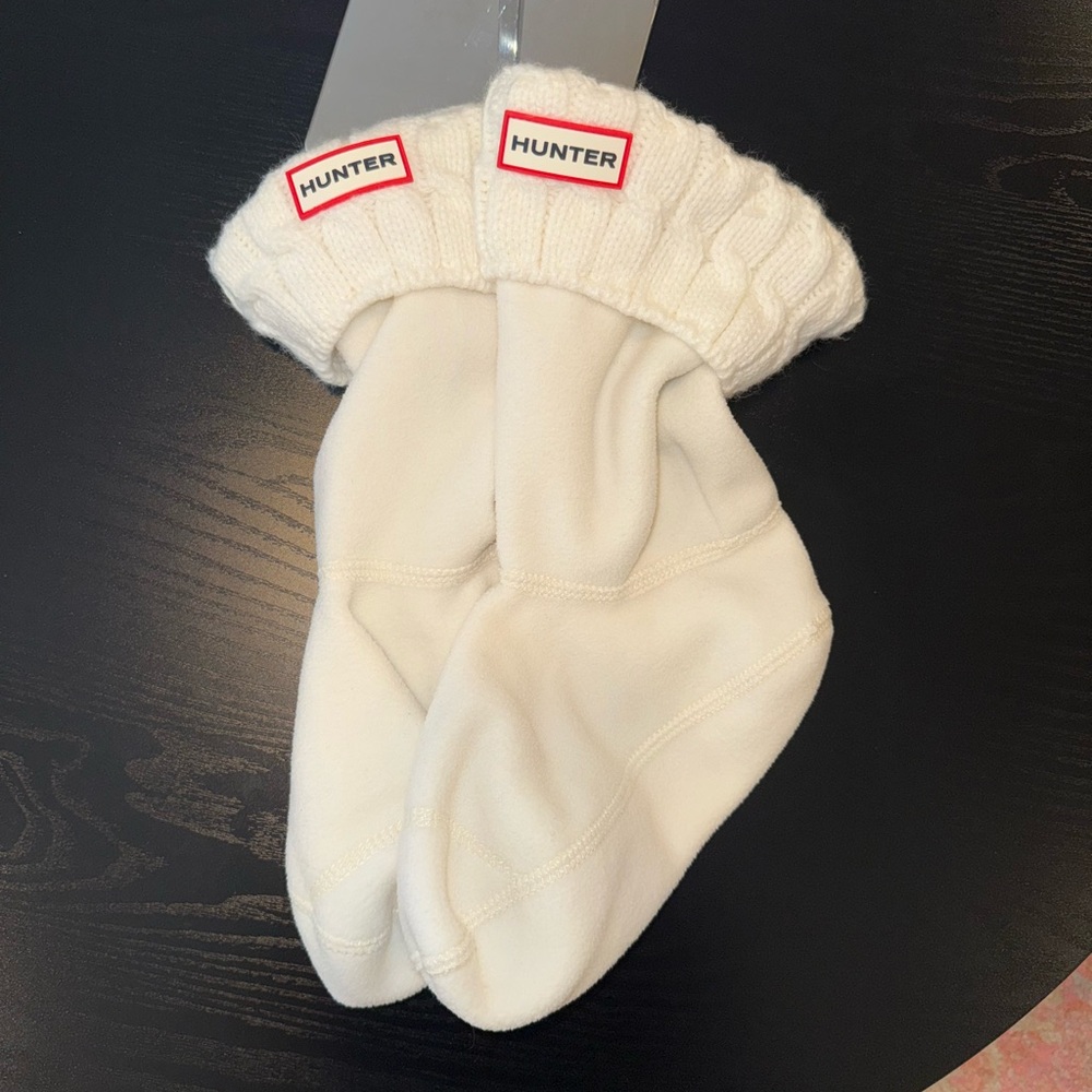 Hunter cable knit boot socks in white